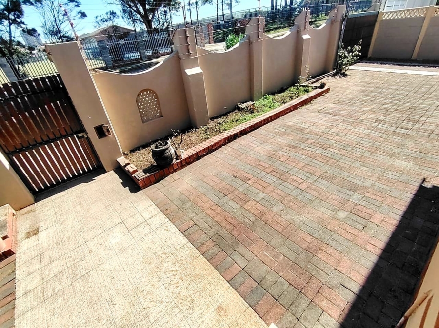6 Bedroom Property for Sale in Baysville Eastern Cape